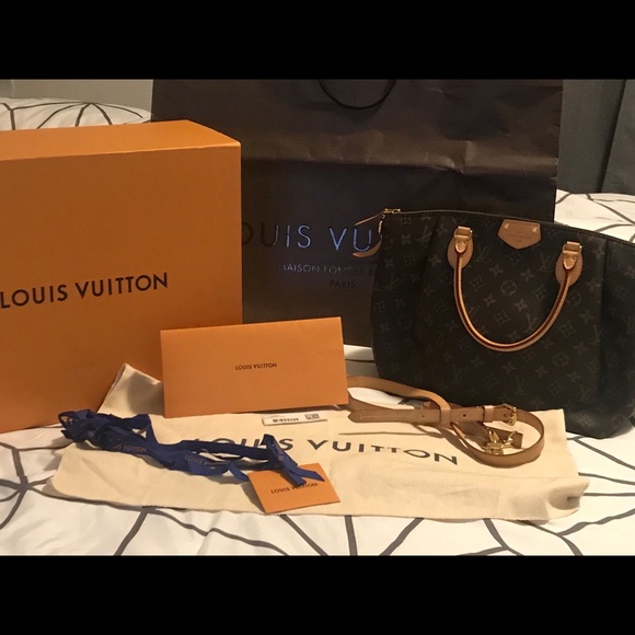 Louis Vuitton Turenne Mm Womens Handbag - Picture 2 of 8